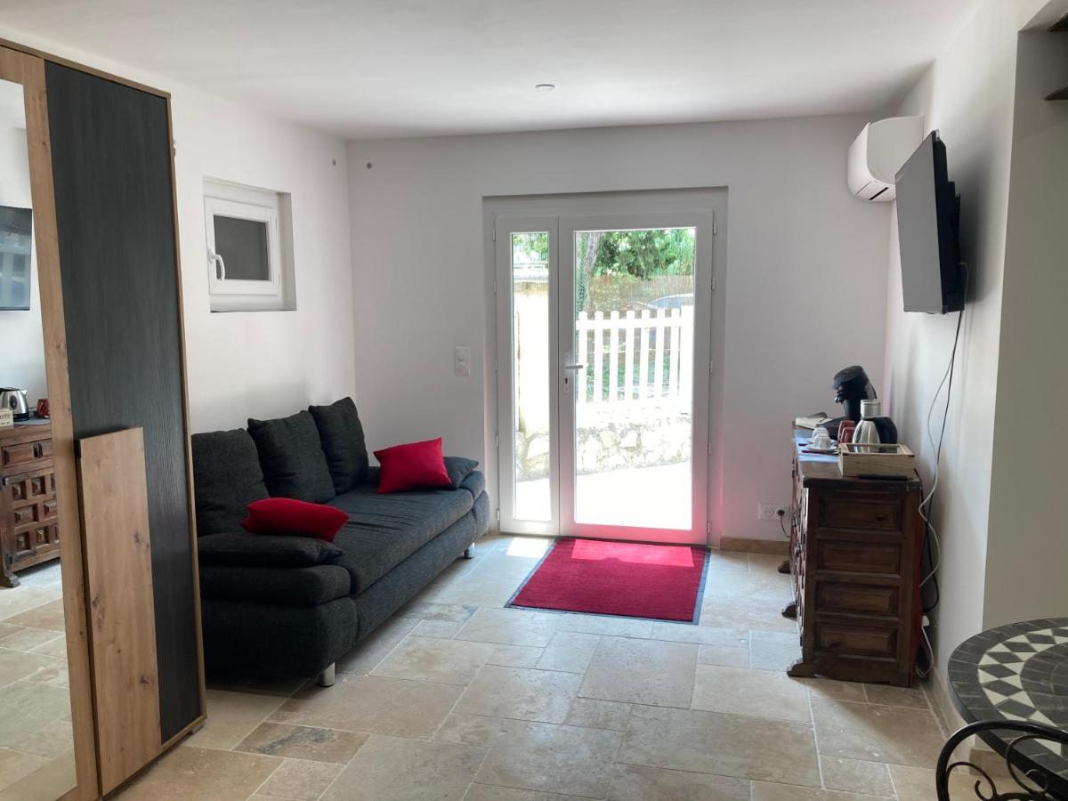 Le Studio D Aurelie Avec Spa Ete En Pleine Campagne Et Proche De Toute Commodite Roquemaure  Exterior photo