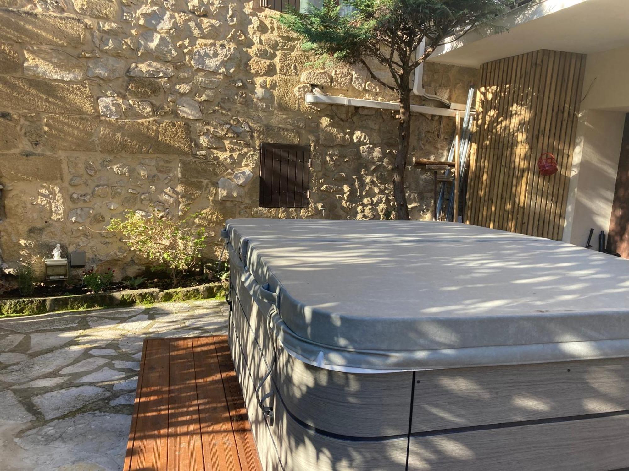 Le Studio D Aurelie Avec Spa Ete En Pleine Campagne Et Proche De Toute Commodite Roquemaure  Exterior photo