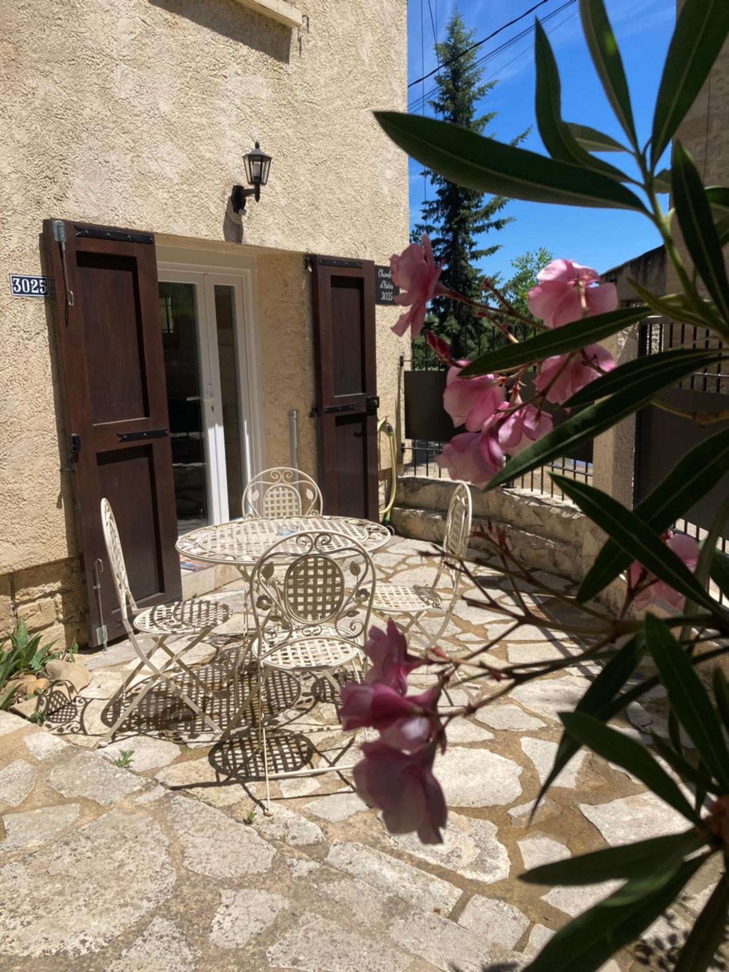 Le Studio D Aurelie Avec Spa Ete En Pleine Campagne Et Proche De Toute Commodite Roquemaure  Exterior photo