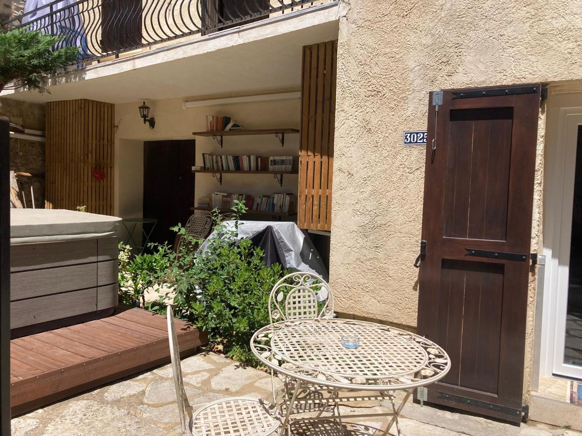 Le Studio D Aurelie Avec Spa Ete En Pleine Campagne Et Proche De Toute Commodite Roquemaure  Exterior photo
