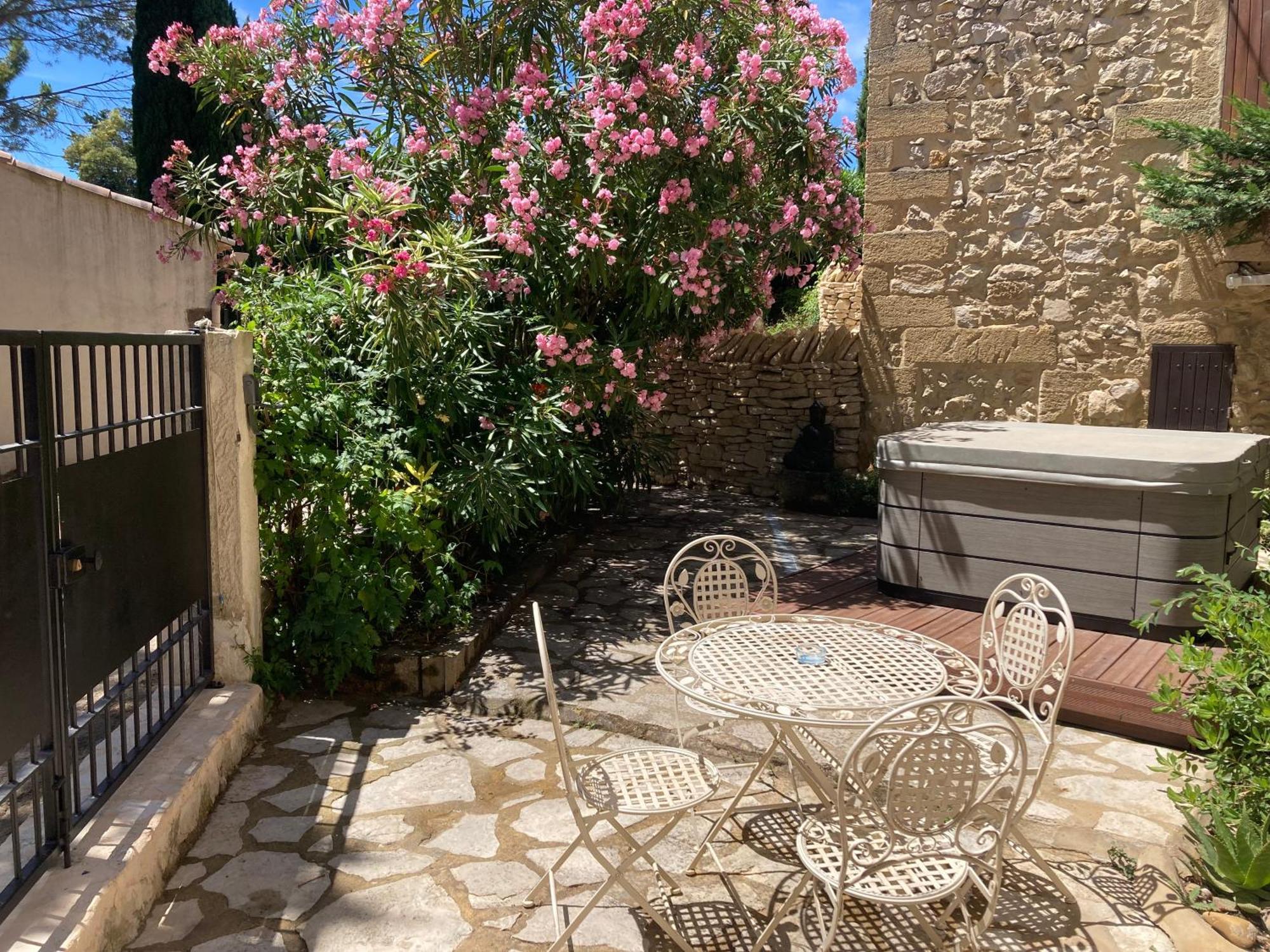 Le Studio D Aurelie Avec Spa Ete En Pleine Campagne Et Proche De Toute Commodite Roquemaure  Exterior photo